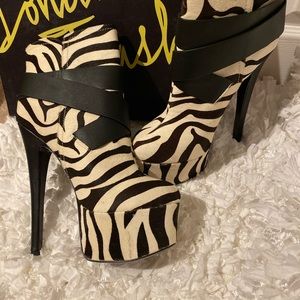 London Trash ankle boot